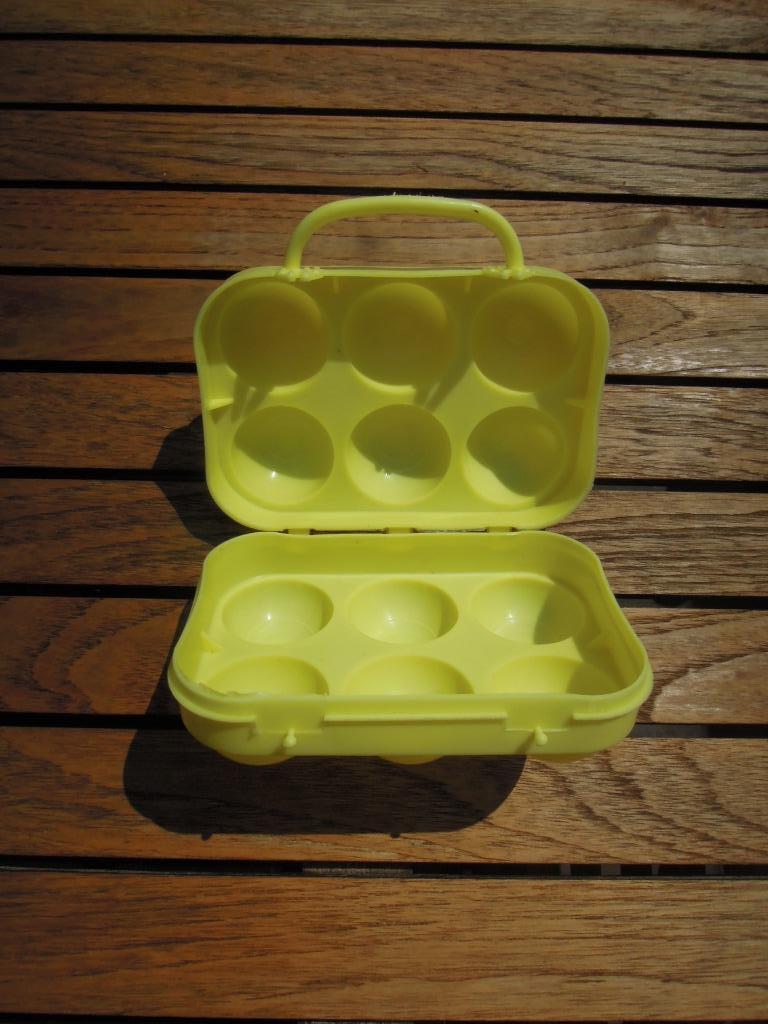 eierendoos harde plastic geel voor 6 eieren camping vakantie, Ophalen of Verzenden, Gebruikt