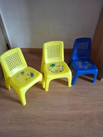3 speelstoeltjes plastic stapelbaar beschikbaar voor biedingen