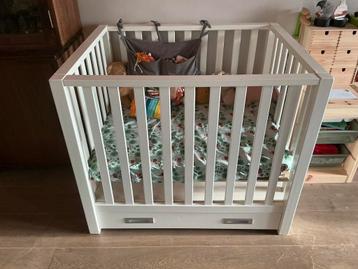 Babybox met lade beschikbaar voor biedingen