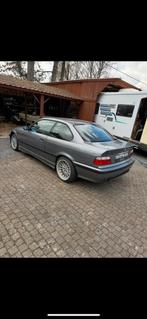 Bmw e36 318is GEKEURD, Auto's, Achterwielaandrijving, Zwart, Handgeschakeld, Particulier