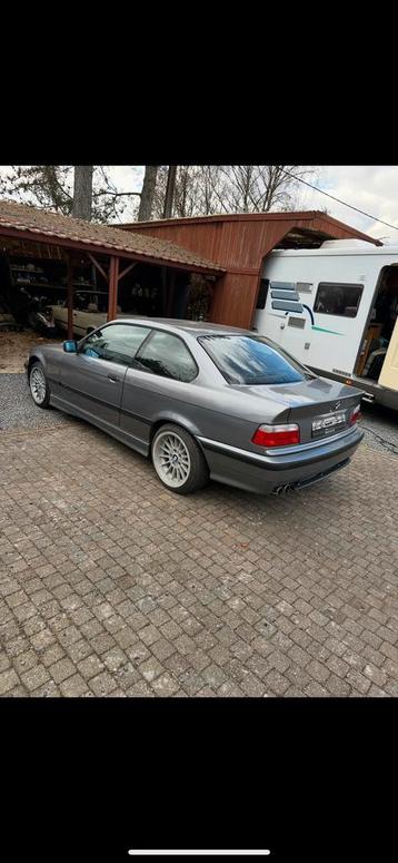Bmw e36 318is GEKEURD beschikbaar voor biedingen