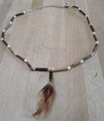 Halssnoer met bruine en beige "beenderen" en steentjes, Handtassen en Accessoires, Kettingen, Ophalen of Verzenden, Gebruikt, Beige