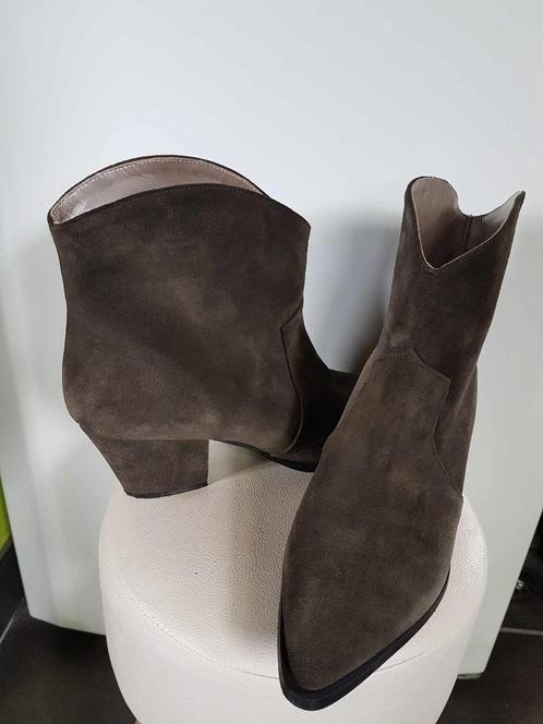 Bottillons en daim cuir Oxitaly pointure 42, Vêtements | Femmes, Chaussures, Comme neuf, Boots et Botinnes, Brun, Enlèvement