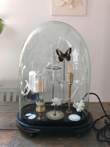 ANTIEKE STOLP MET VERLICHTING LAMP DECO CURIO beschikbaar voor biedingen