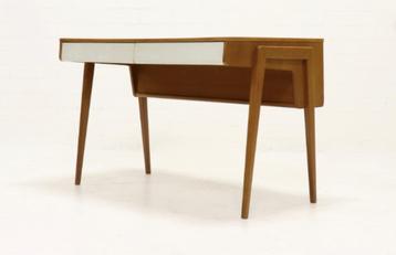 Mid-Century Modern Writing Desk Manufactured by Everest in t beschikbaar voor biedingen