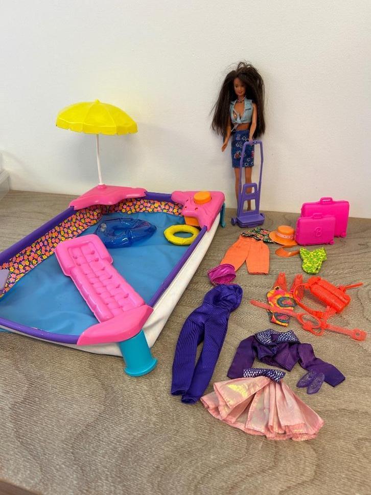 Vintage Barbie - Barbie + zwembad 1990, Kinderen en Baby's, Speelgoed | Poppen, Barbie, Ophalen of Verzenden