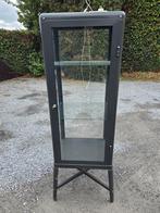 Vitrine kast of glazen kast, Ophalen