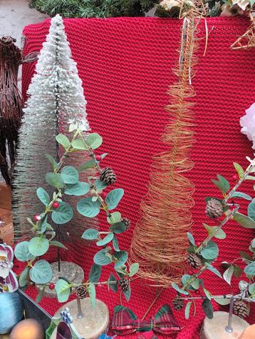 Sapins de Noël et couronne  disponible aux enchères