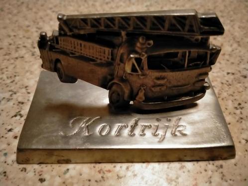 Kortrijk : Vintage brandweerwagen op sokkel, Collections, Marques automobiles, Motos & Formules 1, Enlèvement ou Envoi
