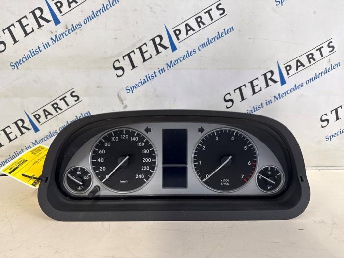 Compteur kilométrique KM d'un Mercedes B-Klasse, Autos : Pièces & Accessoires, Tableau de bord & Interrupteurs, Mercedes-Benz