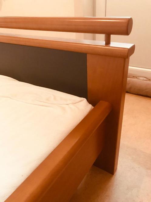 Belgische, rustieke bedden in walnoot, Huis en Inrichting, Slaapkamer | Bedden, Zo goed als nieuw, Eenpersoons, 90 cm, 200 cm