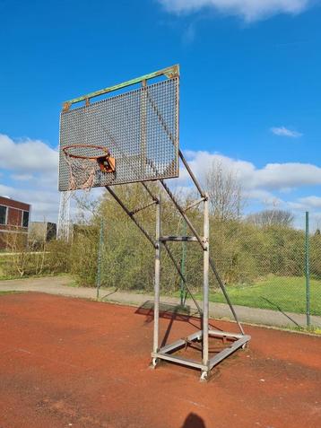 basketbalring beschikbaar voor biedingen