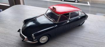 miniatuurauto TAXI Citroën DS 19 , 1/18 beschikbaar voor biedingen