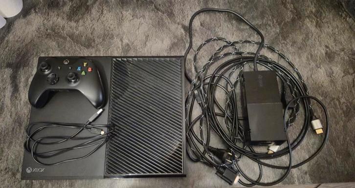 XBOX ONE ÉDITION 1TB 1000GB, Games en Spelcomputers, Spelcomputers | Xbox One, Zo goed als nieuw, Xbox One, 1 TB, Met 1 controller