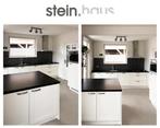 Duitse Steinhaus eiland keuken met zwarte graniet werkblad, Ophalen, Gebruikt, Crème, Graniet of Steen