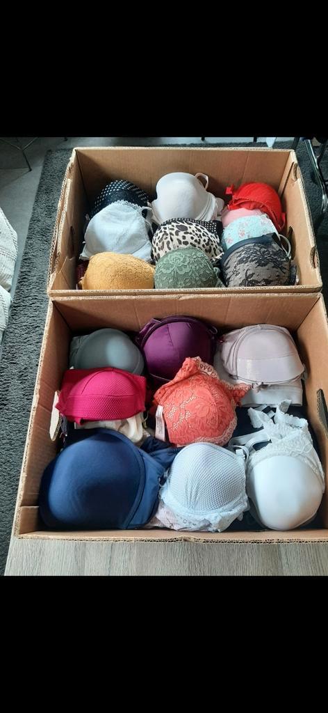 100 Bh´s in alle maten en merken, Kleding | Dames, Ondergoed en Lingerie, BH, Ophalen of Verzenden