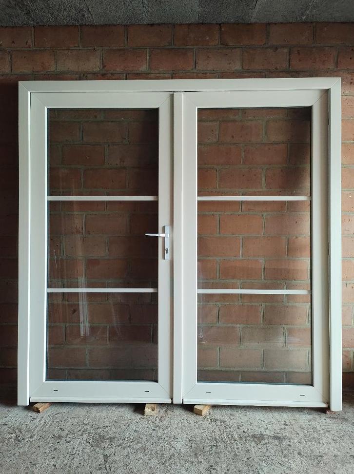 Grote dubbele deur in nieuwe staat. Brengen mogelijk., Doe-het-zelf en Bouw, Deuren en Vliegenramen, Zo goed als nieuw, Buitendeur