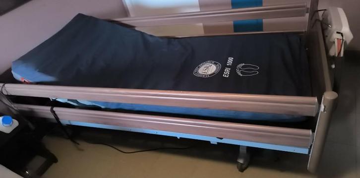 Ziekenhuisbed + alterneting matras Esri, Divers, Matériel Infirmier, Utilisé, Enlèvement