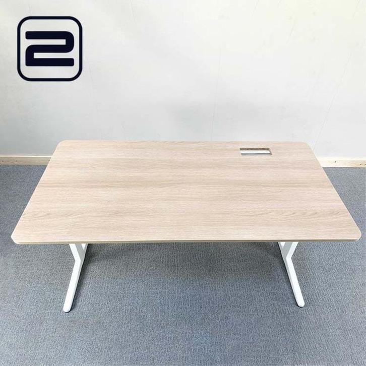 Ahrend bureau, Huis en Inrichting, Bureaus, Zo goed als nieuw, Bureau, Ophalen