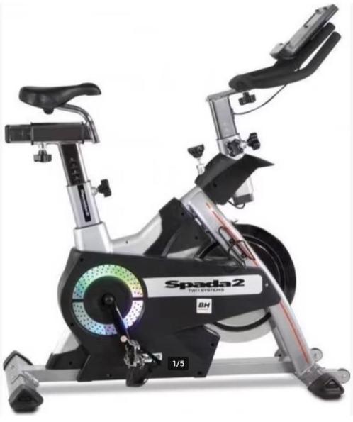 Indoor spinning fiets: BH Spada, Sport en Fitness, Fitnessapparatuur, Gebruikt, Spinningfiets, Armen, Benen, Buik, Metaal, Ophalen