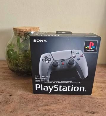 Manette PS5 Collector 30 ans Anniversaire - NEUF beschikbaar voor biedingen