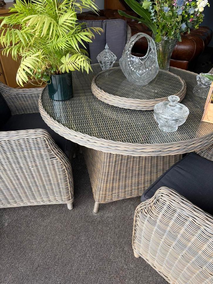 Tafel met afneembaar draaiplateau en 4 loungestoelen, Tuin en Terras, Tuinsets en Loungesets, Gebruikt, Tuinset, Rotan, 4 zitplaatsen