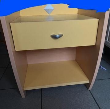 Table de nuit beschikbaar voor biedingen