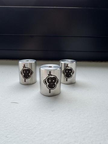monkey climber hangers beschikbaar voor biedingen