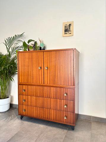 Midcentury kast beschikbaar voor biedingen