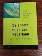 Les autres langues des Pays-Bas - À la maison et à l'école, Livres, Livres d'étude & Cours, Comme neuf, Enlèvement ou Envoi