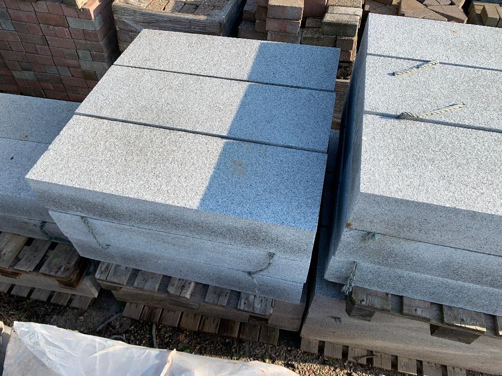 Escalier : granit, marches en blocs, pierre flammée, Jardin & Terrasse, Traverses & Bordures, Neuf, Bloc, Pierre naturelle, Moins de 25 cm