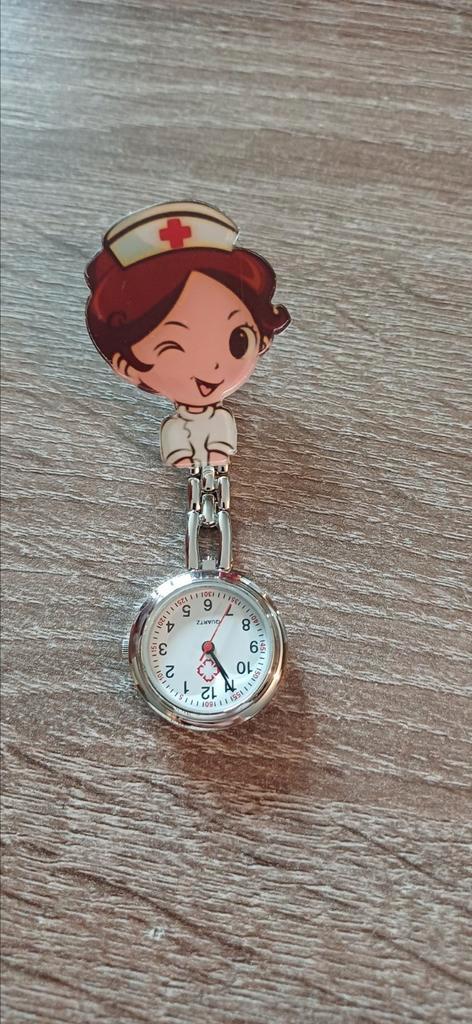 Montre d'infirmière, Handtassen en Accessoires, Horloges | Dames, Nieuw, Zakhorloge, Ophalen of Verzenden