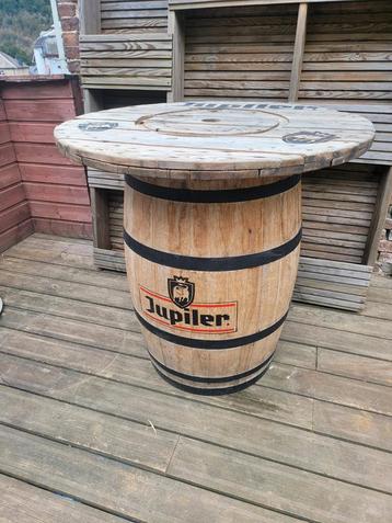 Staande eettafel in eikenhouten vaten  beschikbaar voor biedingen