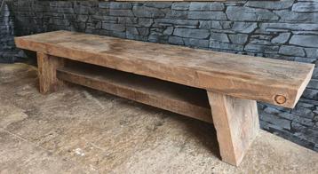 Uniek bankje / sidetable in oud-look beschikbaar voor biedingen