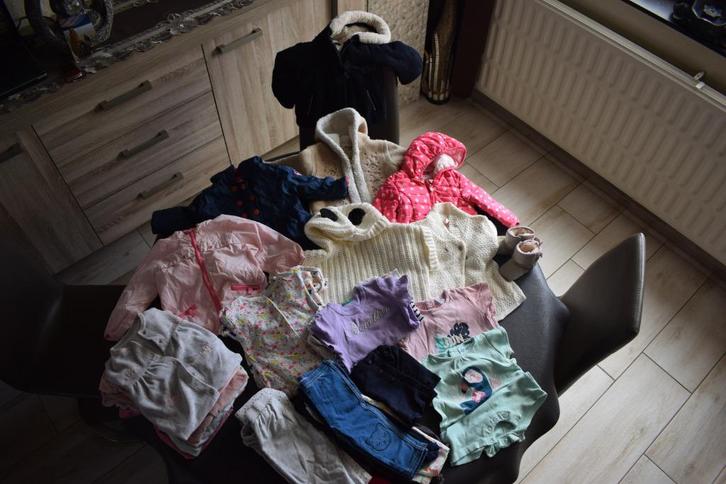 Vêtements bébé filles 12 mois, Kinderen en Baby's, Babykleding | Baby-kledingpakketten, Zo goed als nieuw, Maat 74, Ophalen of Verzenden