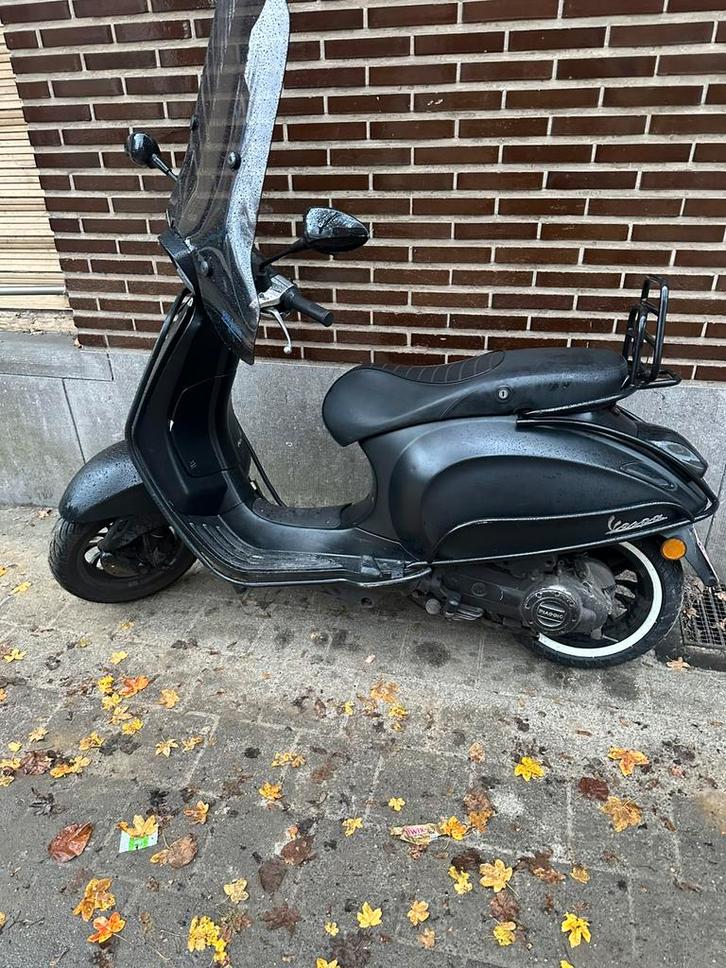 Vespa sprint notte to koop, Fietsen en Brommers, Scooters | Vespa, Zo goed als nieuw, Ophalen of Verzenden