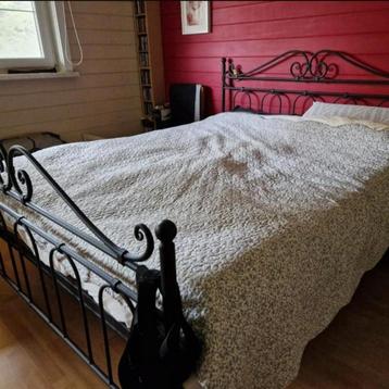 Zwart smeedijzeren bed van 160x200 cm
 beschikbaar voor biedingen
