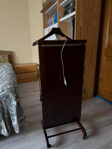 Valet ou porte vêtements en bois et repassage électrique, Enlèvement, Comme neuf