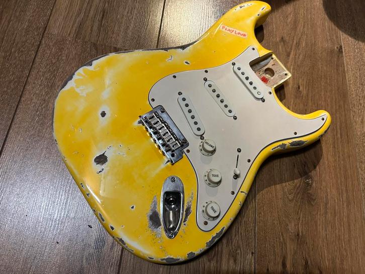 Full loaded Fender Strat body (Yngwie Malmsteen) PLAY LOUD, Musique & Instruments, Instruments à corde | Guitares | Électriques