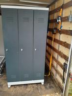 Vestiaires métalliques, Enlèvement