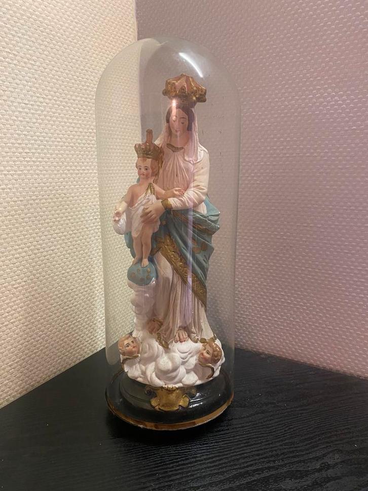 Dôme en verre 53 x 23 cm avec une statue de Marie., Maison & Meubles, Accessoires pour la Maison | Cloches, Comme neuf, Enlèvement