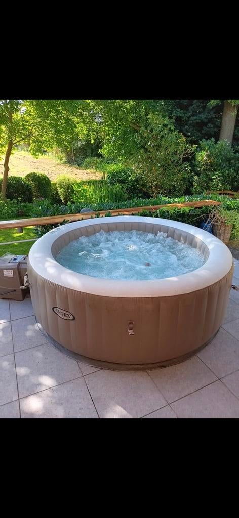 Intex jacuzzi 4 personen met veel extra accessoires., Tuin en Terras, Bubbelbaden en Hottubs, Ophalen of Verzenden