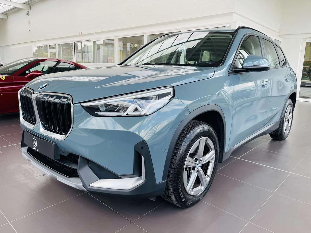 BMW X1 1.5iA MHEV * GARANTIE + LED + GPS PRO * (bj 2023), Parkeersensor, Stof, Gebruikt, Euro 6