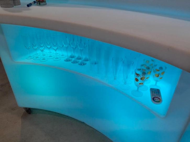 Bar met ijsbakken en ledverlichting te huur, Hobby en Vrije tijd, Feestartikelen | Verhuur, Ophalen