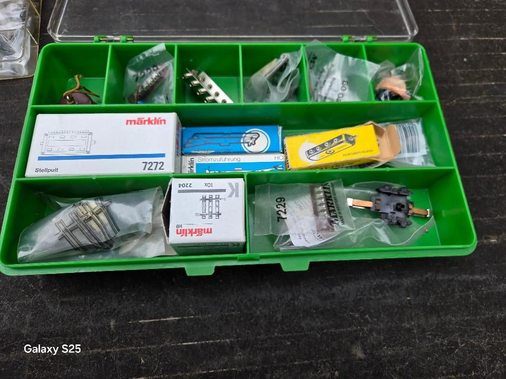 LOT MARKLIN ET AUTRES ACCESSOIRES NON MÄRKLIN, Wisselstroom, Verzenden, Rails, Zo goed als nieuw