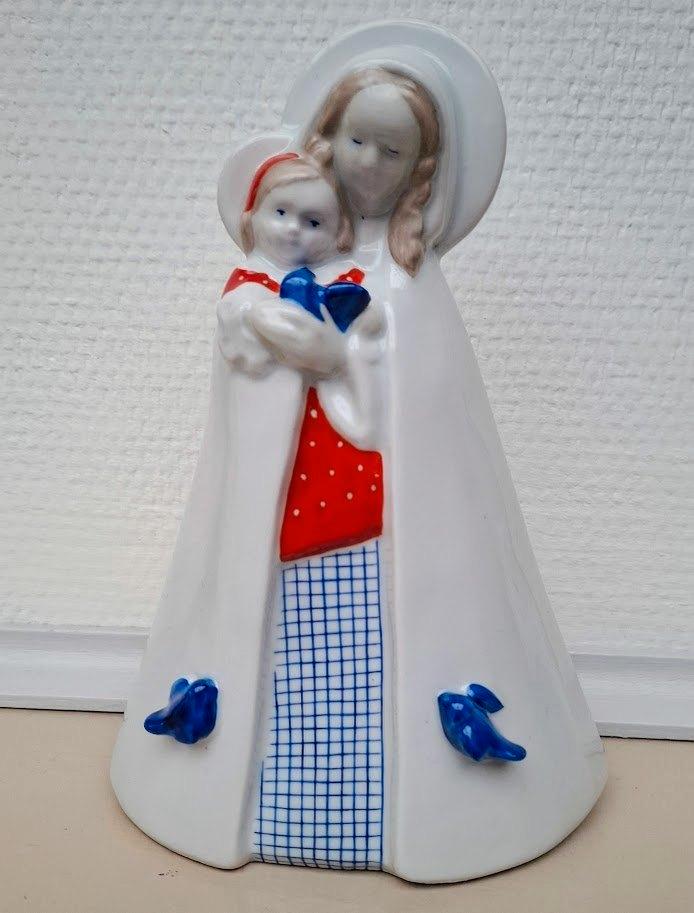 Maria met kind; Jeanne Hebbelynck Gesign: JH R2, Antiek en Kunst, Kunst | Beelden en Houtsnijwerken, Ophalen