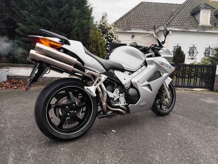 Schowroomstaat Honda VFR vtec 800 Lazer 4 demper uitlaat, Motoren, Motoren | Honda, Particulier, Ophalen