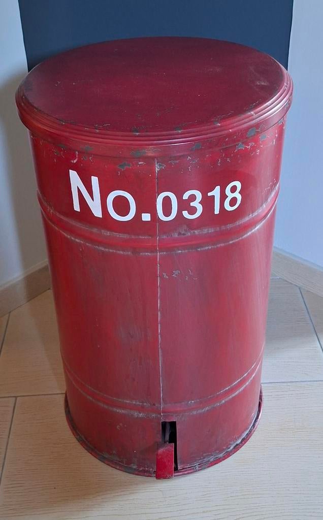 Poubelle métallique