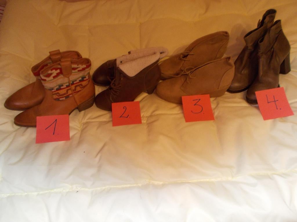 Paires (4) de bottillons., Vêtements | Femmes, Chaussures, Autre, Autres couleurs, Comme neuf, Enlèvement