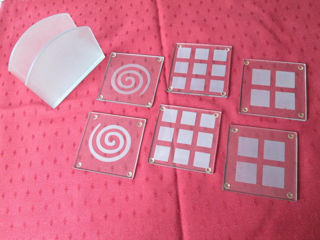Sous-verres et porte sous-verres ou serviettes, Maison & Meubles, Enlèvement, Comme neuf, Verre ou Tasse